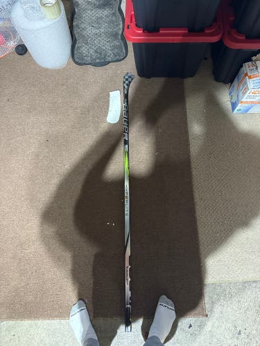 BROKEN Intermediate Bauer Vapor Hyperlite 2 Right Handed Hockey Stick P90TM 65 Flex (Used)