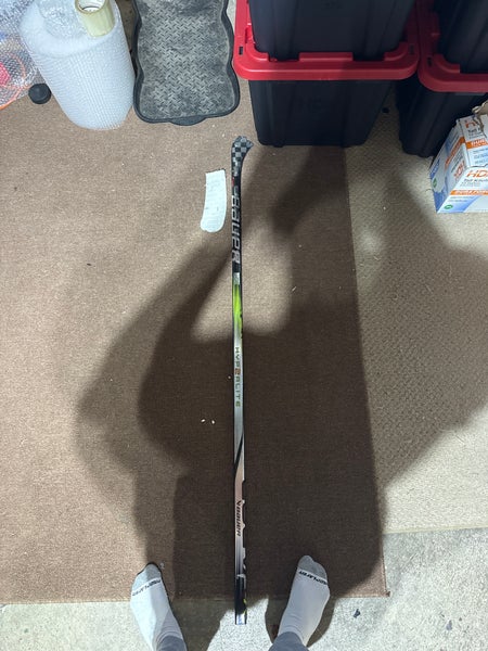 BROKEN Intermediate Bauer Vapor Hyperlite 2 Right Handed Hockey Stick P90TM 65 Flex (Used)