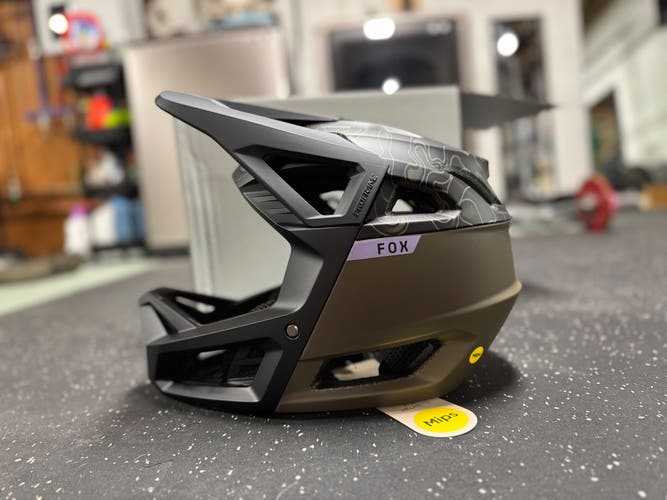 Medium Fox proframe frequency downhill mtb helmet (New)
