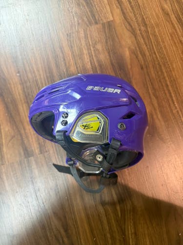 Medium Bauer Re-Akt 95 Helmet (Used)