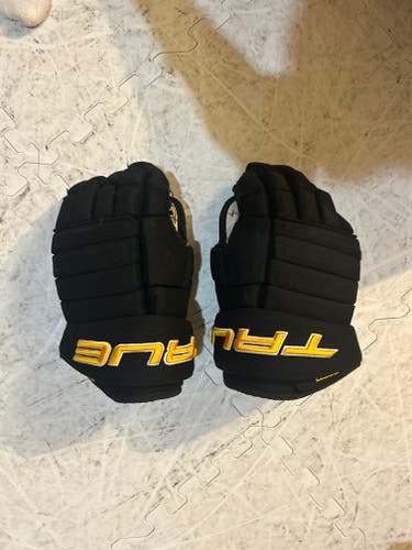 True Pro 4 Roll Gloves 14" Pro Stock (Used)