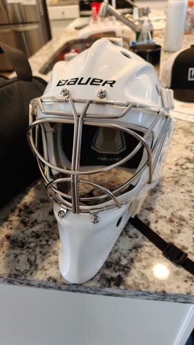 Senior Large Bauer 950 Goalie Mask LIKE NEW WITH BAG