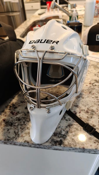 Senior Large Bauer 950 Goalie Mask LIKE NEW WITH BAG