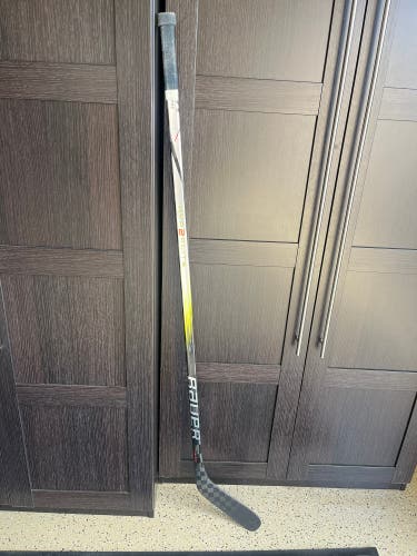 Senior Bauer Vapor Hyperlite 2 Left Hand Hockey Stick P88 77 Flex (Used)
