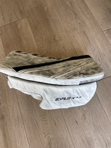 CCM Extreme Flex E5.9 Full Right (Used)