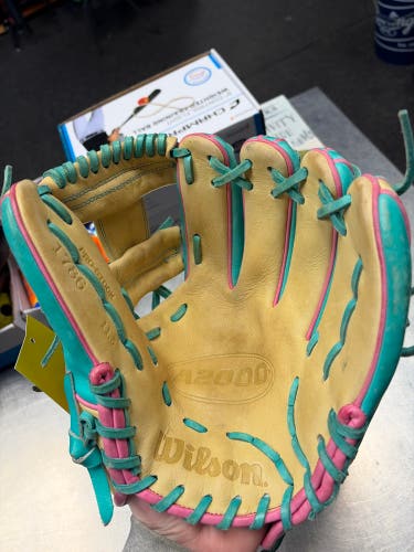 Wilson A2000 RH Infield Baseball Glove 11.5" (Used)