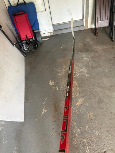 Senior Bauer Vapor Hyperlite 2 Left Hand Hockey Stick P28 77 Flex (Used)