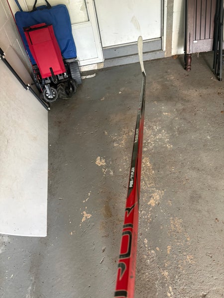 Senior Bauer Vapor Hyperlite 2 Left Hand Hockey Stick P28 77 Flex (Used)