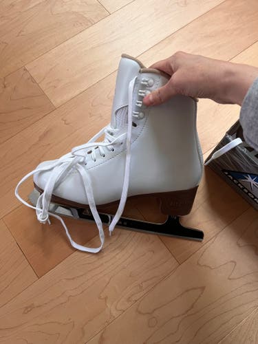 Jackson Ultima Mystique Figure Skates C Adult 9 (New)