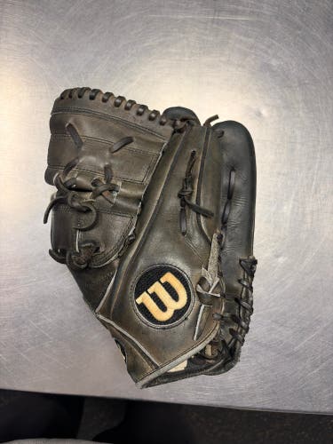Wilson A2000 RH Pitcher's Baseball Glove 12" (Used)