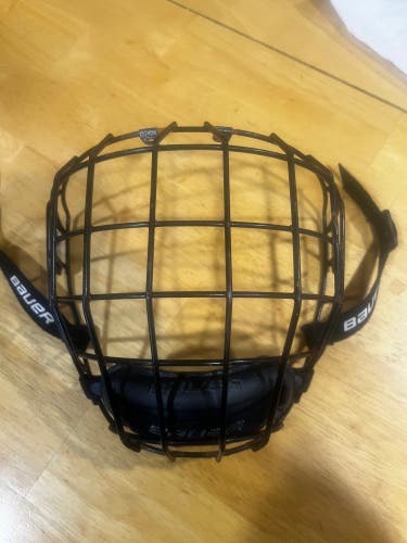 Medium Bauer Re-Akt Cage Full Cage (Used)