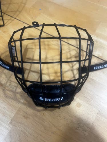 Medium Bauer Re-Akt Cage Full Cage (Used)