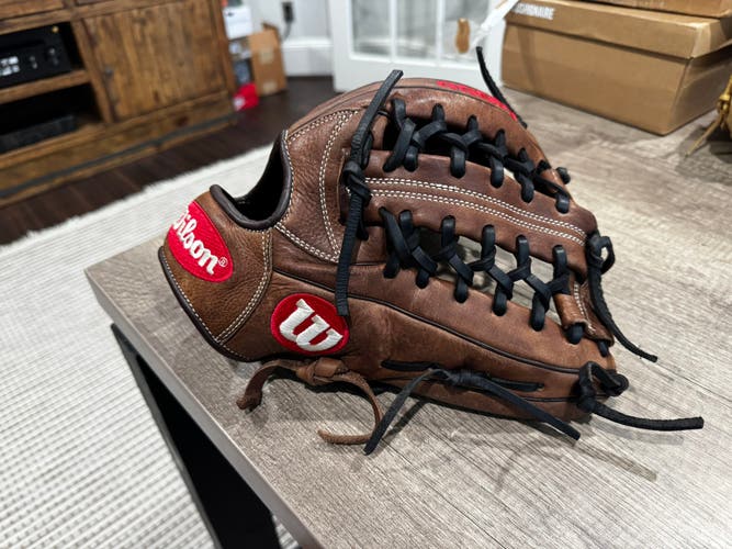 Wilson A1000 RH Outfield Baseball Glove 12.5" (Used)