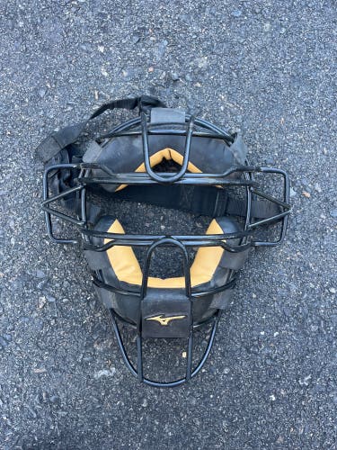Mizuno Catcher's Mask (Used)