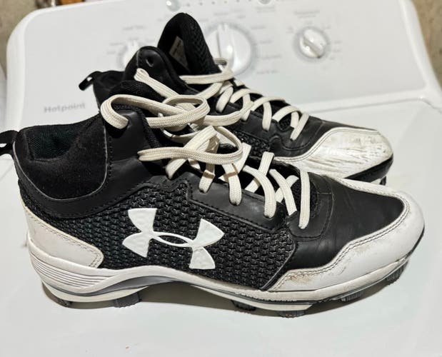 Black Men's Size M 8.0 (W 9.0) Adult Under Armour Molded Cleats Cleats (Used)