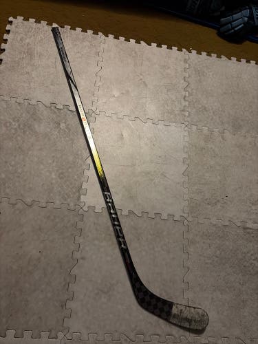 Refurbished Intermediate Bauer Vapor Hyperlite 2 Left Hand Hockey Stick P92 65 Flex Pro Stock (Used)