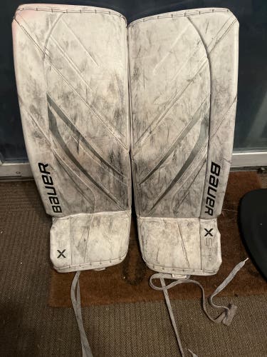 30" Bauer Vapor X5 Pro Goalie Leg Pads (Used)
