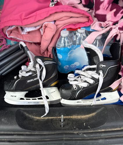 Bauer Supreme Hockey Skates Regular Width 13 (Used)