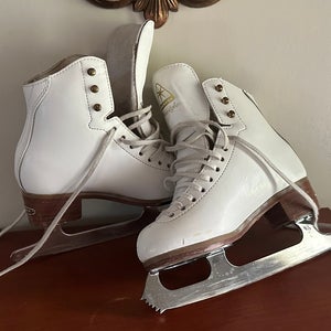 Jackson Ultima Freestyle Figure Skates Junior 2.5 (Used)