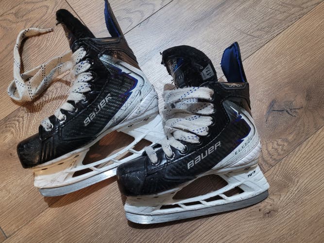 2025 Bauer Vapor Flylite Hockey Skates Regular Width 11.5 (Used)