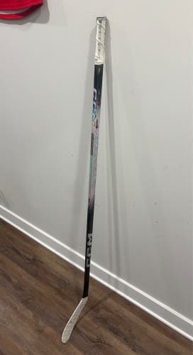 CCM JetSpeed FT8 Pro Right Handed Hockey Stick P28 75 Flex Senior