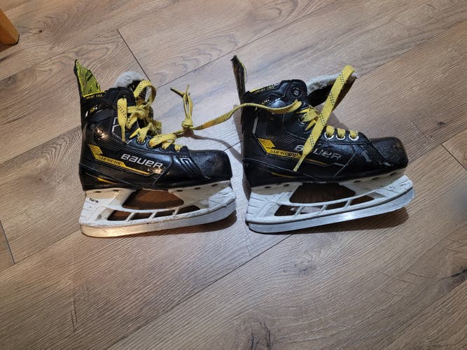 Black/Yellow Bauer Supreme M4 Hockey Skates Regular Width 12 (Used)