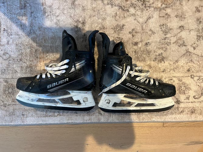 Bauer Vapor Hyperlite 2 Hockey Skates Regular Width Pro Stock 10.5 (Used)