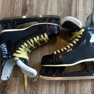 Black Daoust 501 Hockey Skates Regular Width 9 (Used)