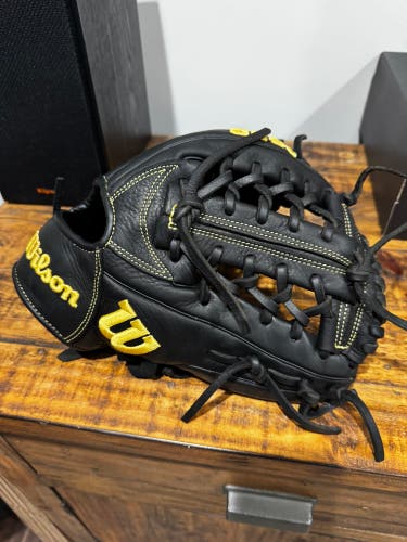 Wilson A950 RH Baseball Glove 11.75" (Used)