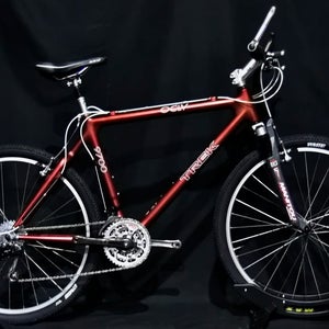 TREK OCLV 9700 MOUNTAIN BIKE SIZE LARGE, 20", 24 SPEED, CARBON, FRONT SUSP