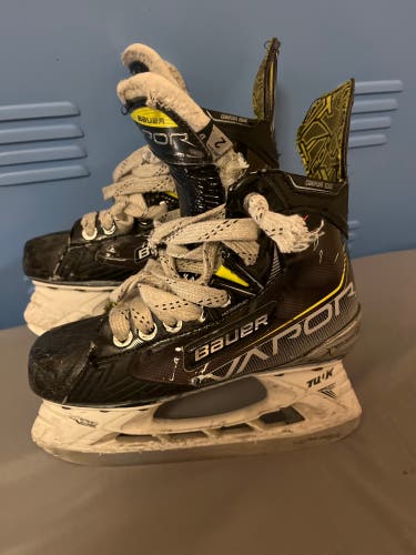 2021 Bauer Vapor 3X Hockey Skates Size 2 (Used)