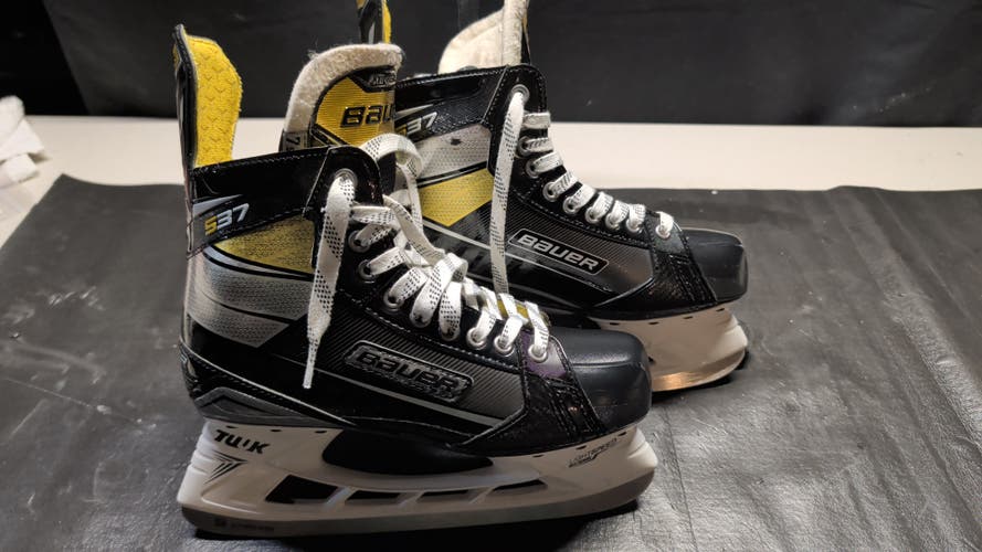 Black/Yellow Bauer Supreme S37 Hockey Skates Extra Wide Width 7.5 (Used)