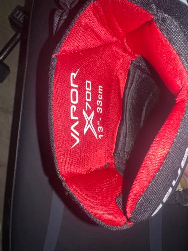 Bauer Vapor X700 Gloves 13" (New)
