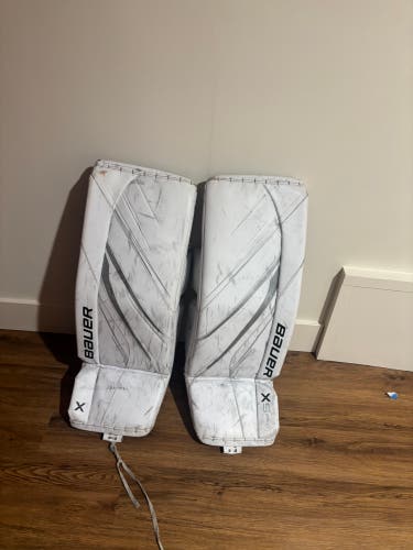 31" 2024 Bauer Vapor X5 Pro Goalie Leg Pads (Used)