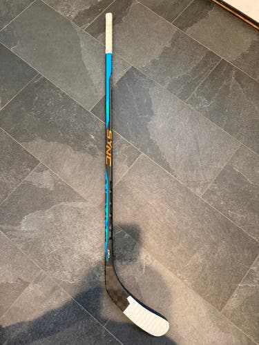 Youth Bauer Nexus Sync Right Handed Hockey Stick P92 30 Flex (Used)