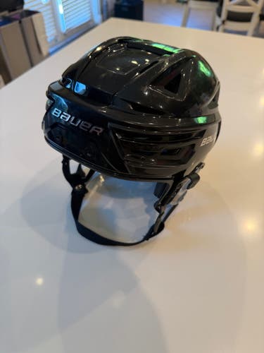 Medium Bauer Re-Akt 155 Helmet (Used)