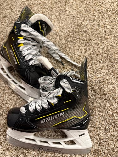 Black/White 2024 Bauer Supreme M40 Hockey Skates 11 (Used)