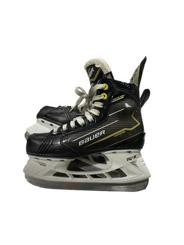 Used Bauer SUPE Intermediate Hockey Skate Intermediate 4.0 11847-S000035173