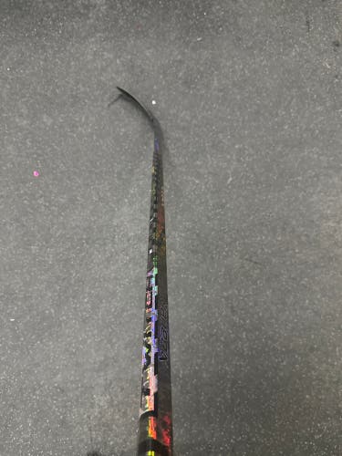 Intermediate Bauer Twitch Right Handed Hockey Stick P92 65 Flex (New)