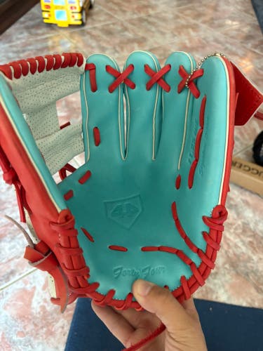 44 Pro Signature Series RH Baseball Glove 11.25" (New)