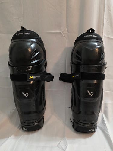Intermediate Bauer M5 Pro 13" Shin Pads (Used)