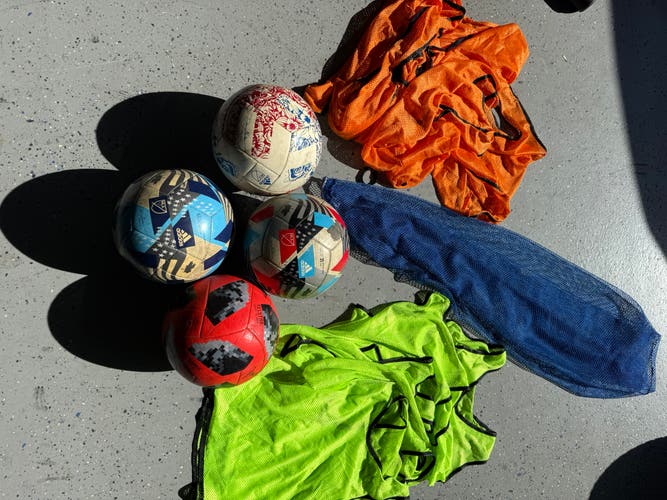 Soccer Training Bundle – Balls, Pinnies & Carry Bag