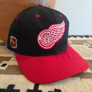 Vintage Detroit Red Wings Sports Specialities Center Ice Collection Snapback Hat