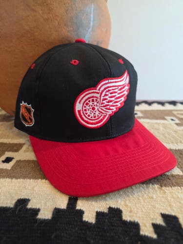 Vintage Detroit Red Wings Sports Specialities Center Ice Collection Snapback Hat