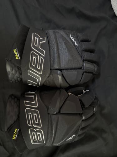 Bauer Vapor Hyperlite Gloves 13" (Used)