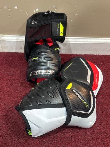 Senior Medium Bauer Vapor Hyperlite Elbow Pads (New)Item#LHHYM