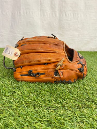 Wilson A2K D33 RH Infield Baseball Glove | 11.75"