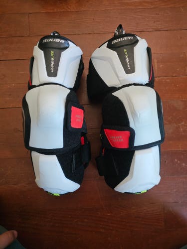 Senior Medium Bauer Vapor Hyperlite Elbow Pads (Used)