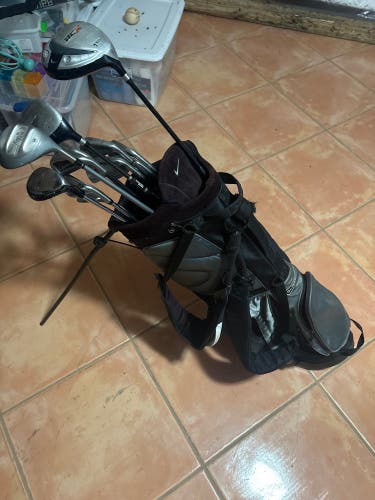 Men's Assorted Right Handed Clubs with Nike Slingshot bag