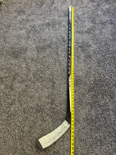 Intermediate Warrior Covert QRE 10 Right Handed Hockey Stick W03 55 Flex